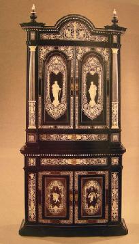 Sotheby's Auction Catalogue: 19th/20th c. Furniture & Decorations June 8, 1990 Sample Page