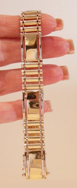 14K Men's Yellow Gold Italian Fancy Bracelet - 8 in. - Closeup View