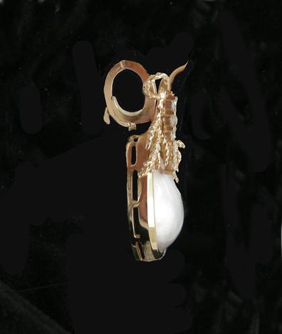 Vintage 14k YG Mabe Pearl and Diamond Pendant - Right Side View