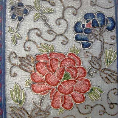 Beautiful Antique Chinese Silk Enbroidered Panel - Qing - Closeup of Flowers