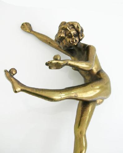 Art Deco 1920's Bronze Clad Nude Figure of 'The Juggler', after Claire Jeanne Roberte Colinet - Closeup View